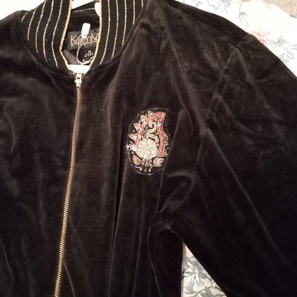 Vintage Black Jump with gold trim - Picture 4 of 15